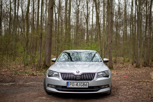 Skoda Superb cena 45900 przebieg: 249890, rok produkcji 2015 z Poznań małe 79